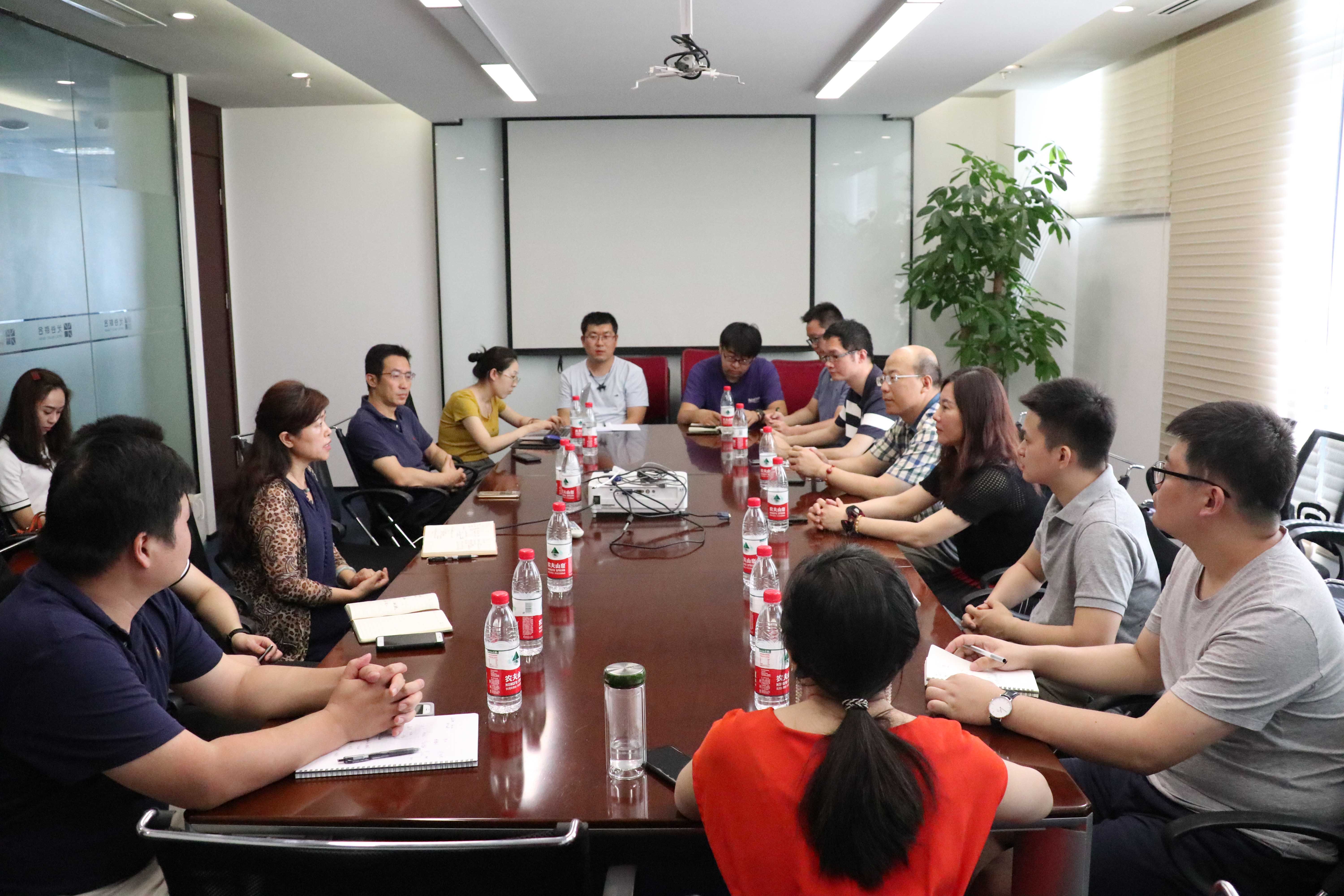 風(fēng)檣動，龜蛇靜，起宏圖！”