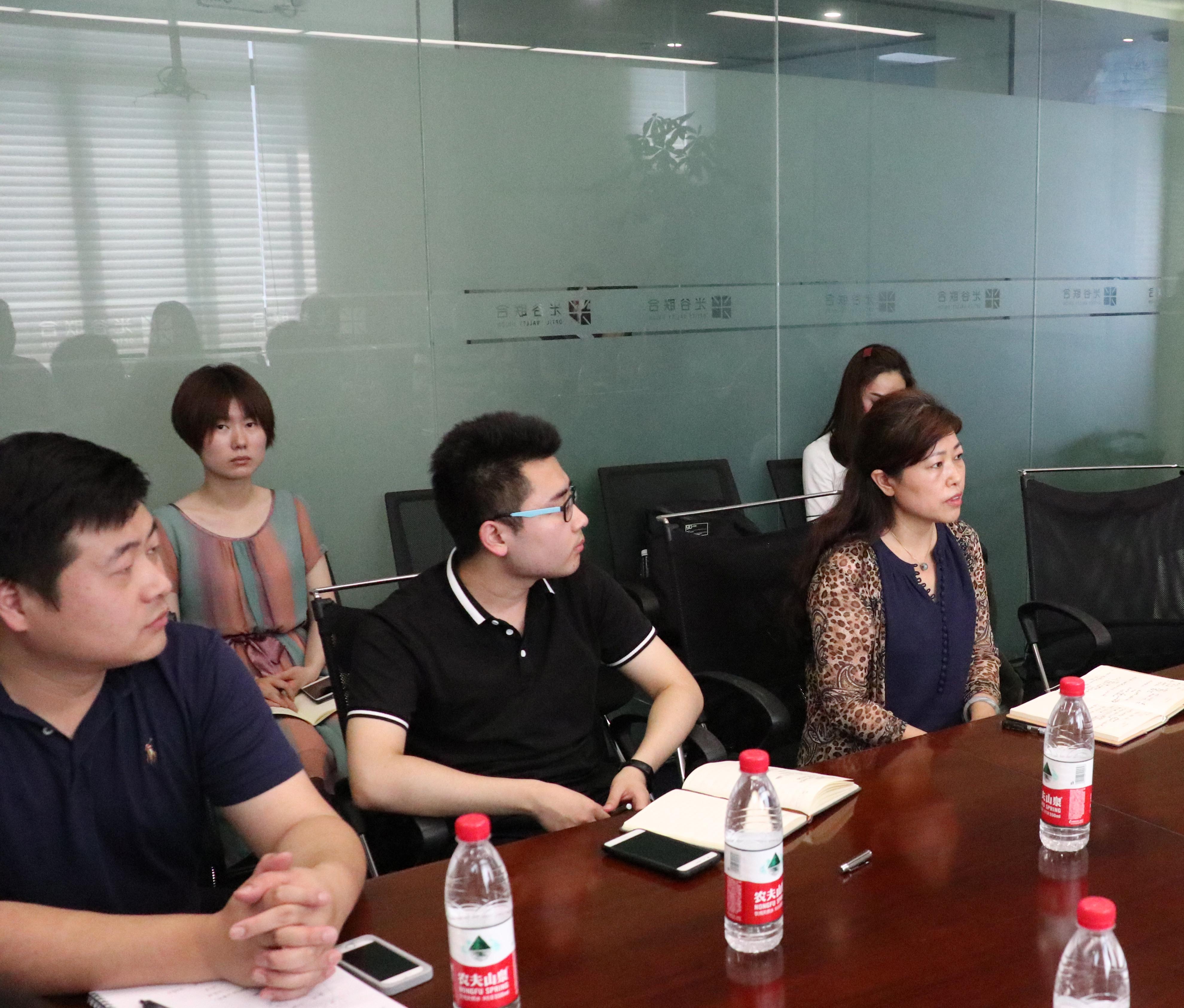 風(fēng)檣動，龜蛇靜，起宏圖！”