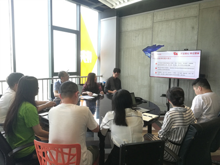 不忘初心、牢記使命，全力打造信息通信領(lǐng)域的大國重器——高鴻總經(jīng)理王芊到訪武漢分中心調(diào)研